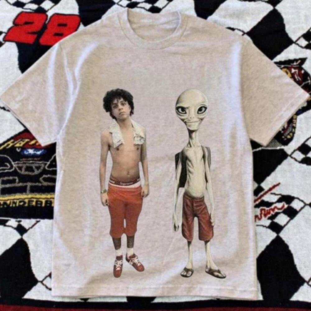 Gildan Men Grey T-Shirt Alien Vs. Predator White Cotton Tee